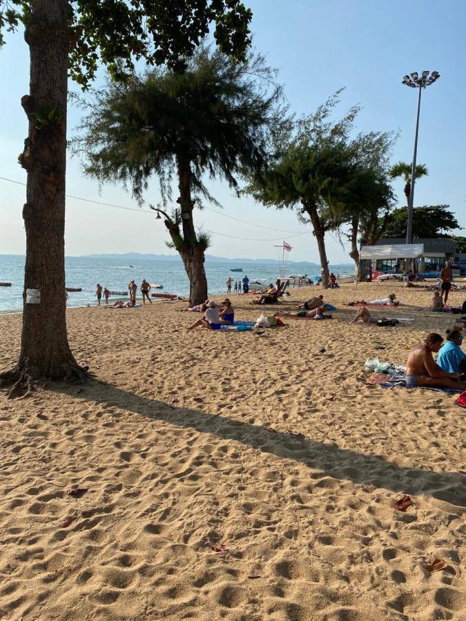 & Pantai Jomtien
