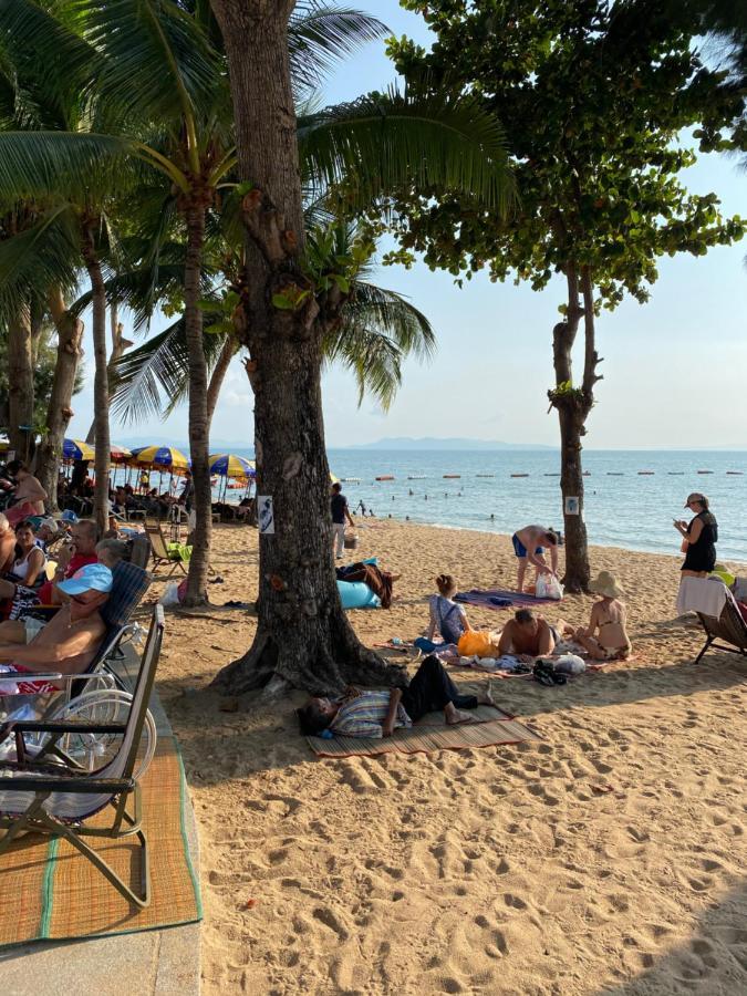 & Pantai Jomtien